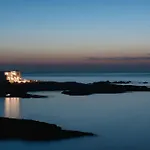 Tania Milos 4*