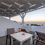 Tania Milos 4*