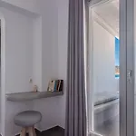 Tania Milos 4*