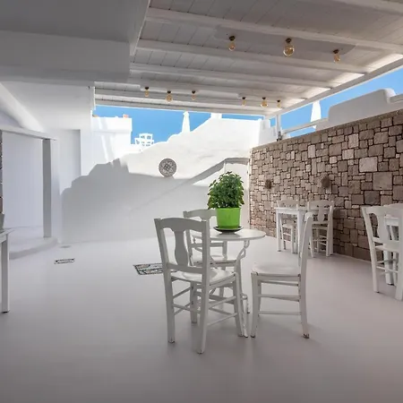 Πανσιόν Tania Milos 4*