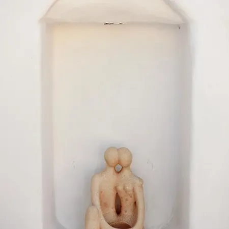 Tania Milos Pensión 3*